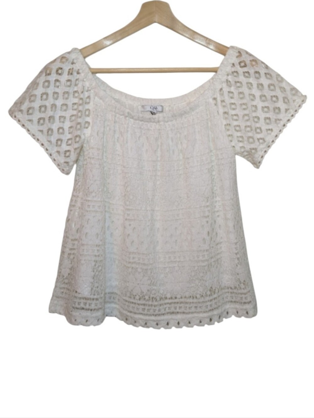 NWOT | Q&A White Off Shoulder Cropped Lace Blouse